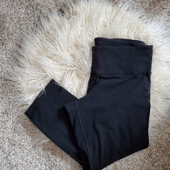 Lululemon Wunder Under Crop - Picture 3 of 4